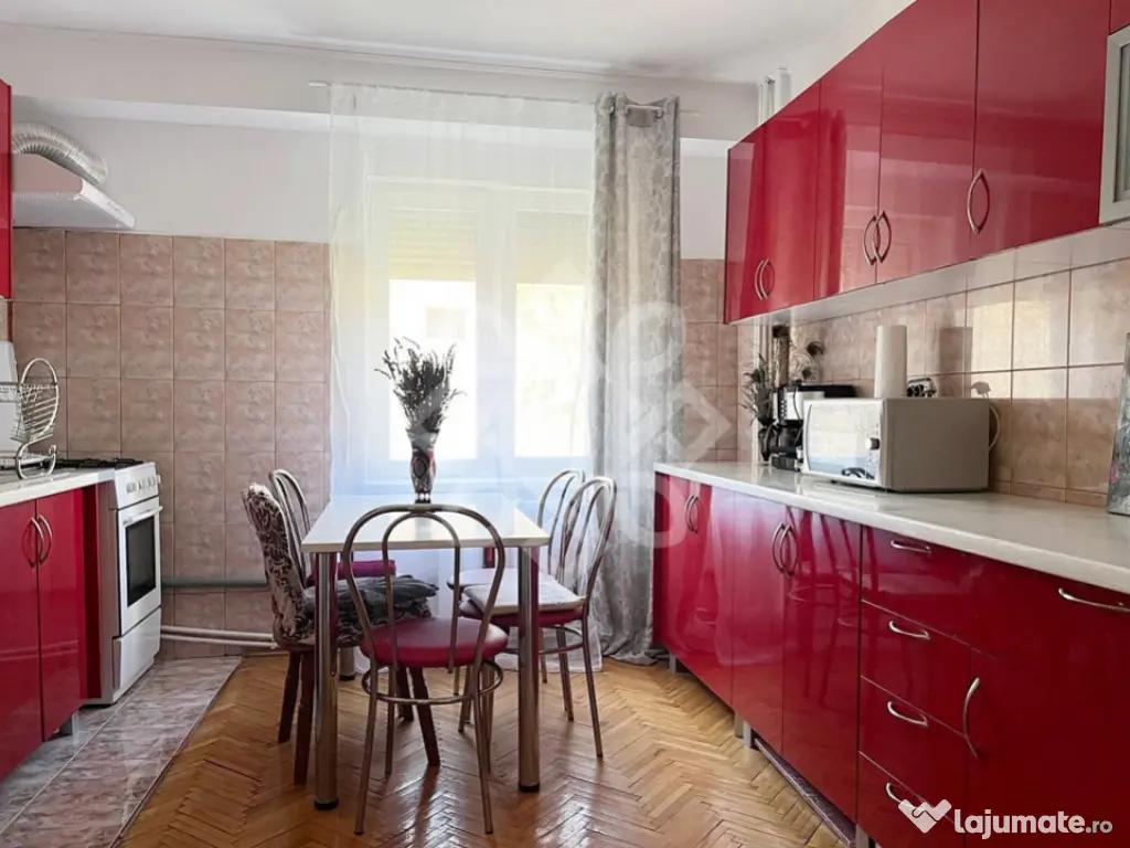 Apartament cu 3 camere de inchiriat pe bld. Stefan cel Mare 