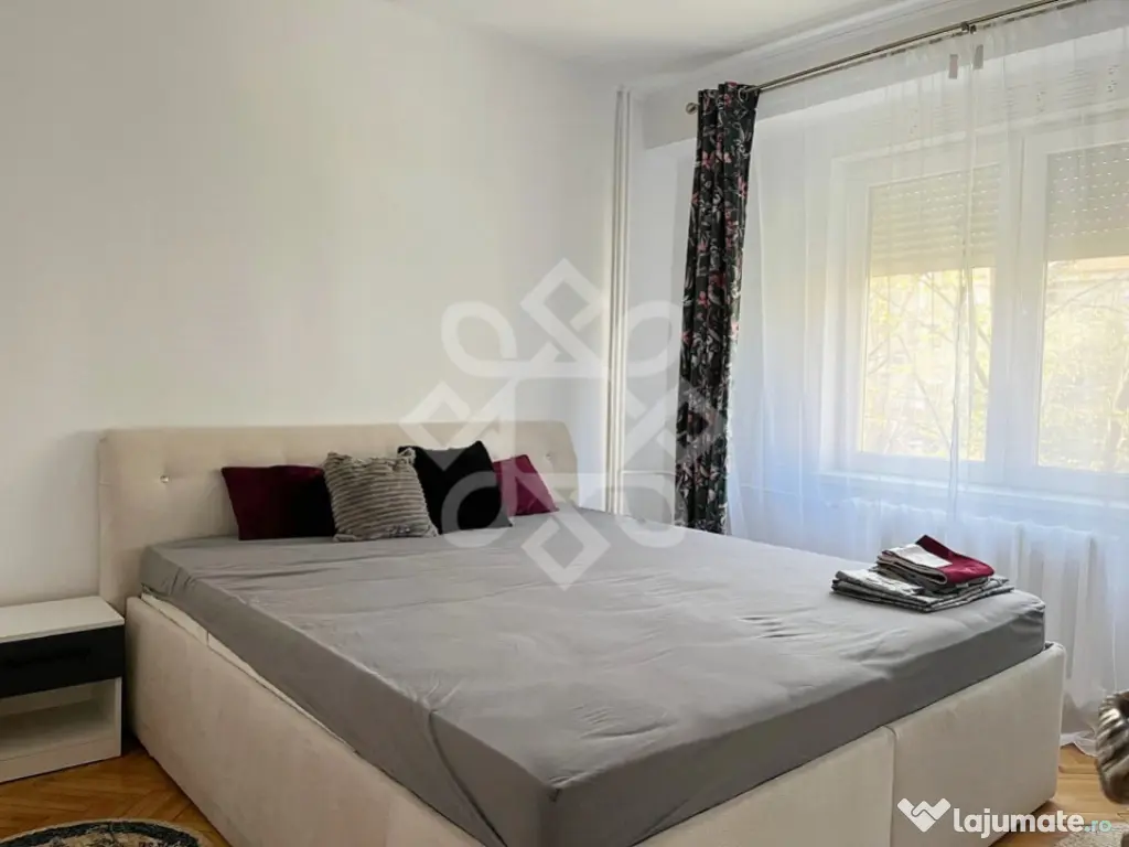 Apartament cu 3 camere de inchiriat pe bld. Stefan cel Mare 