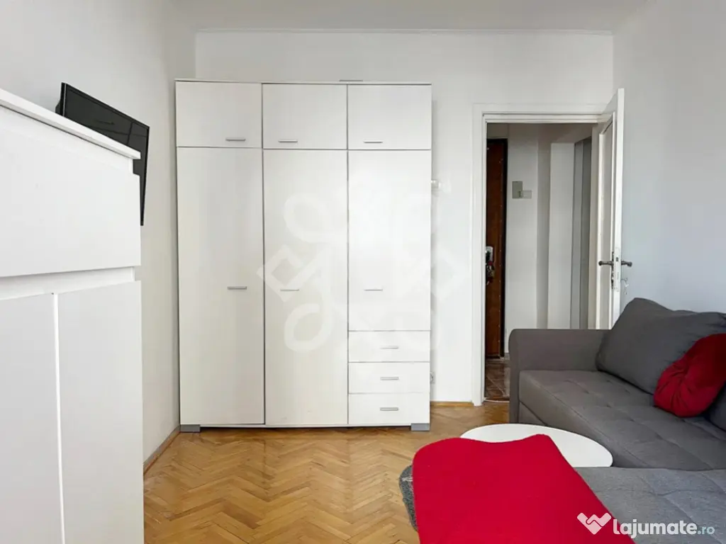 Apartament cu 3 camere de inchiriat pe bld. Stefan cel Mare 