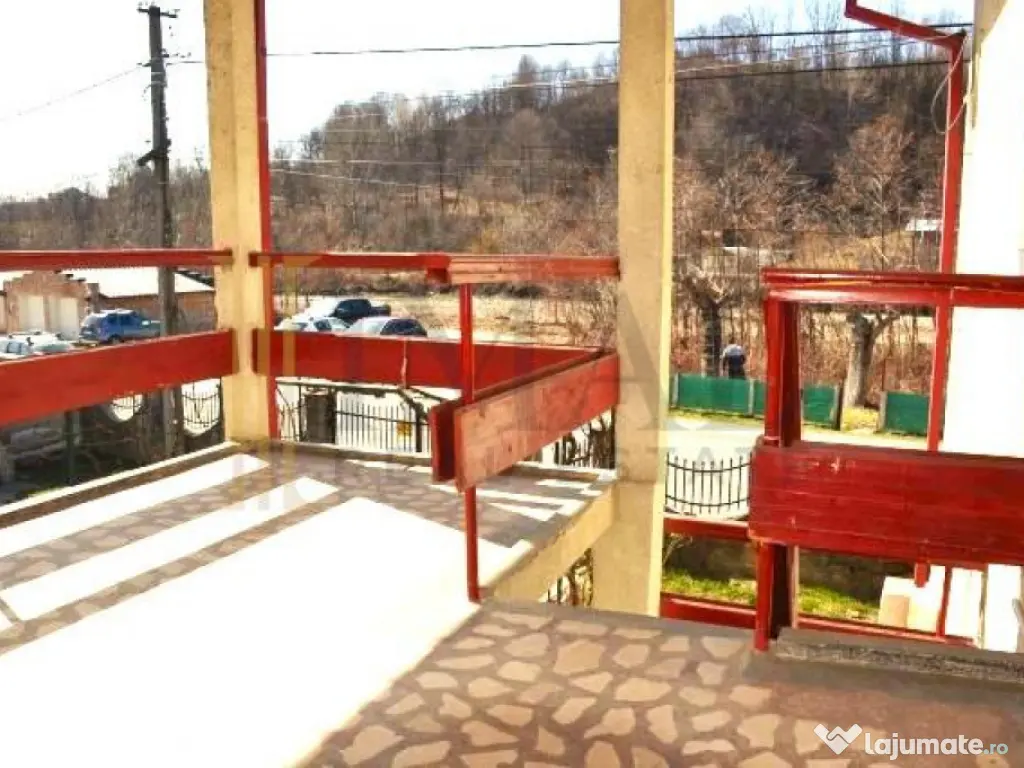 Casa 7 camere 1000 mp teren, ideala pensiune - Runcu zona 