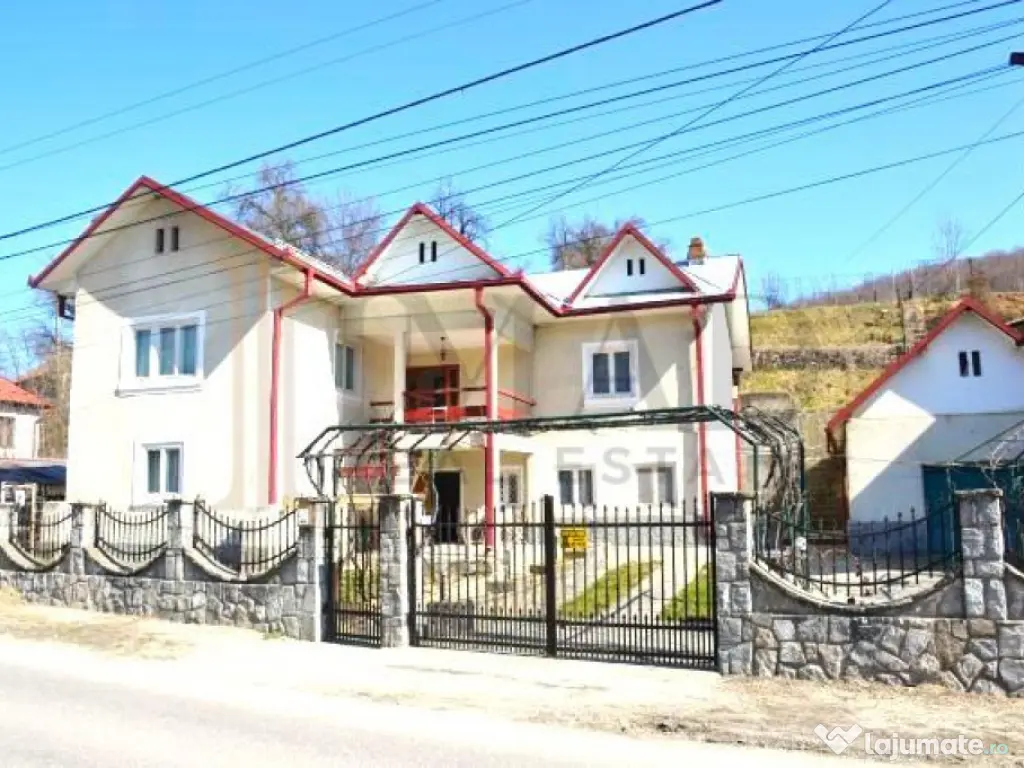 Casa 7 camere 1000 mp teren, ideala pensiune - Runcu zona 