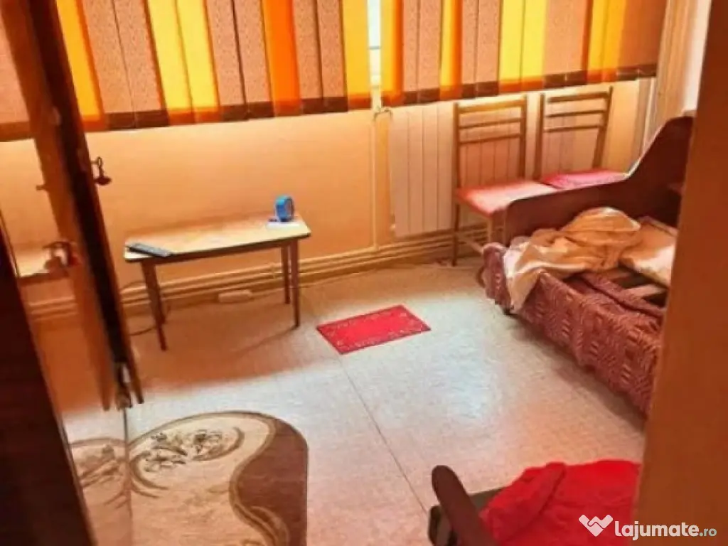 - Etaj 1 - Apartament 2 camere Radu Negru, necesita renovare 