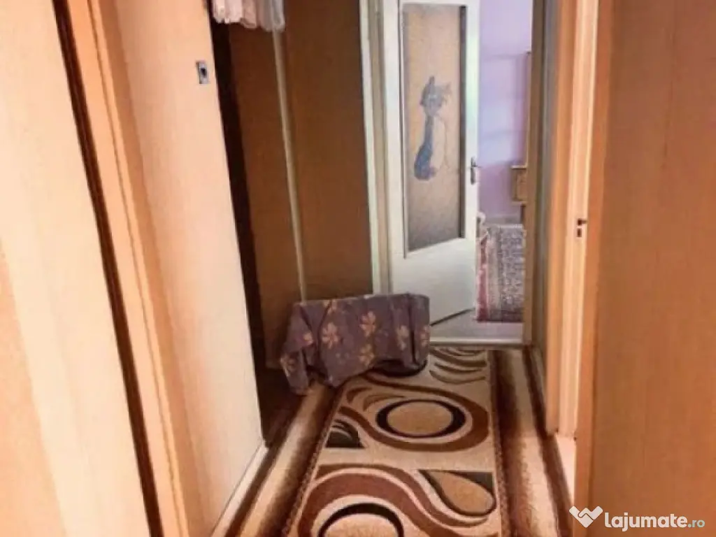 - Etaj 1 - Apartament 2 camere Radu Negru, necesita renovare 