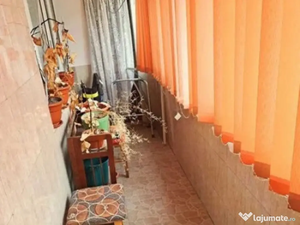 - Etaj 1 - Apartament 2 camere Radu Negru, necesita renovare 