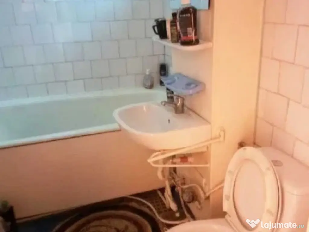 - Etaj 1 - Apartament 2 camere Radu Negru, necesita renovare 