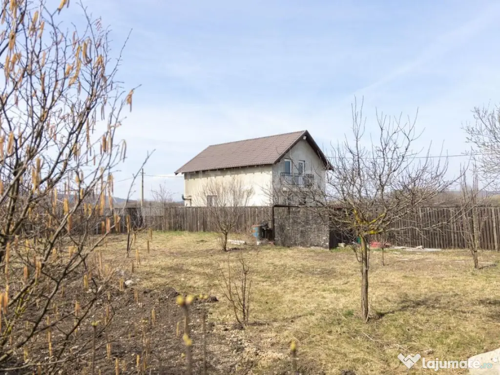 Teren 500 mp, împrejmuit, curent și internet pe teren, ... 