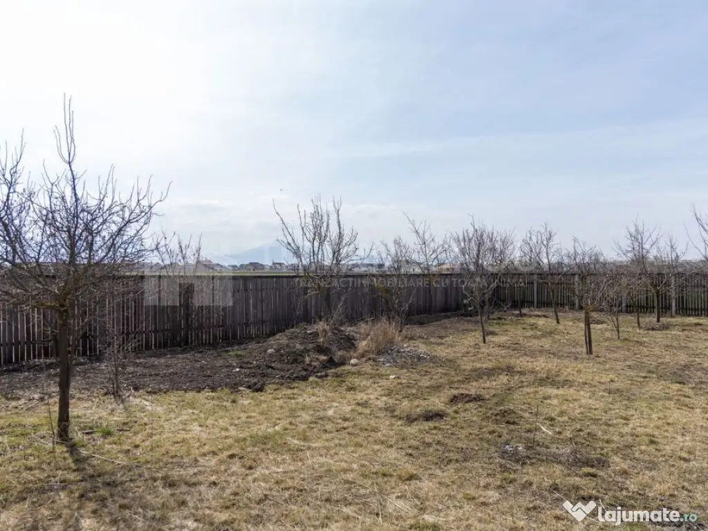 Teren 500 mp, împrejmuit, curent și internet pe teren, ... 