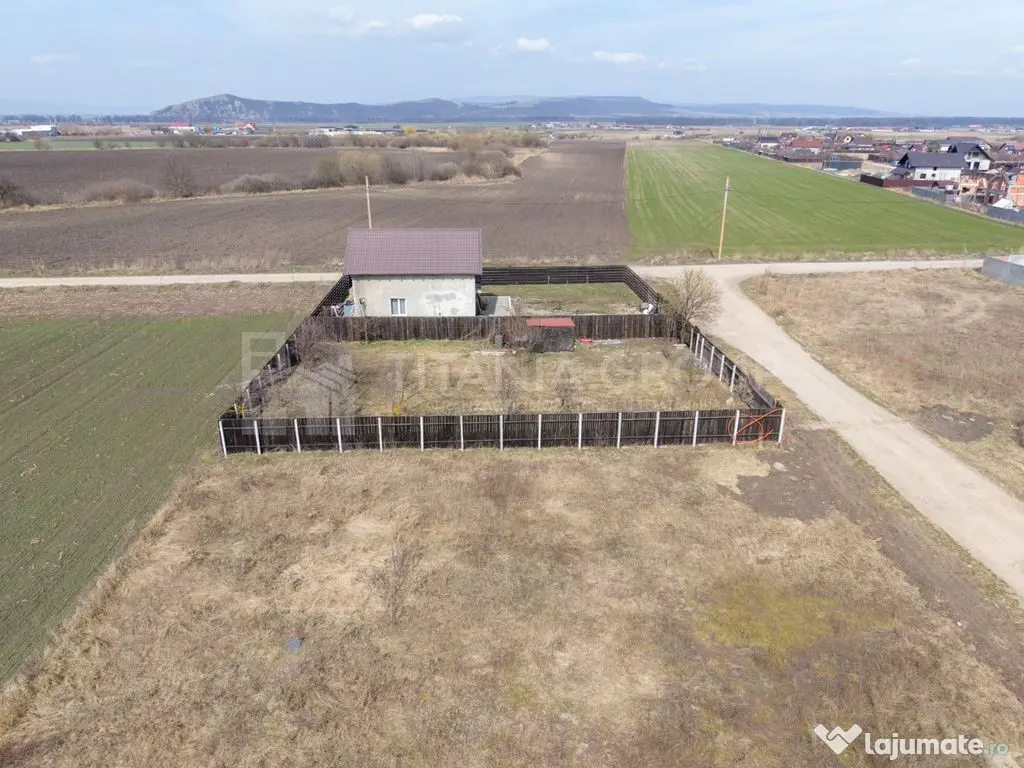 Teren 500 mp, împrejmuit, curent și internet pe teren, ... 