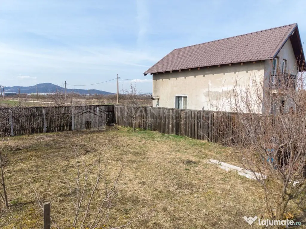 Teren 500 mp, împrejmuit, curent și internet pe teren, ... 