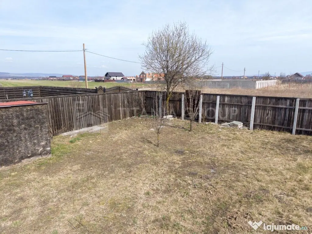 Teren 500 mp, împrejmuit, curent și internet pe teren, ... 