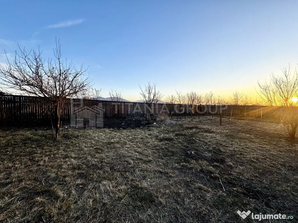 Teren 500 mp, împrejmuit, curent și internet pe teren, ... 