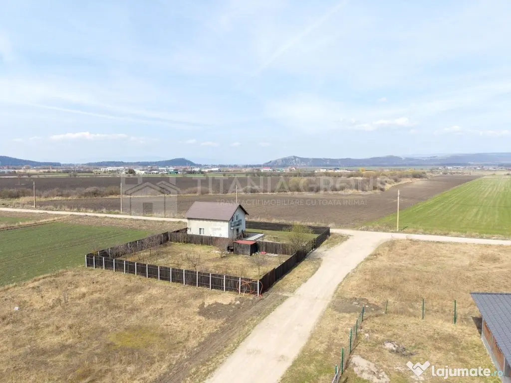 Teren 500 mp, împrejmuit, curent și internet pe teren, ... 