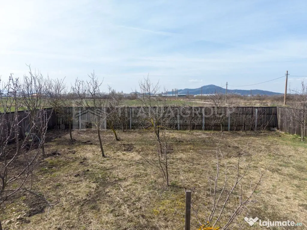 Teren 500 mp, împrejmuit, curent și internet pe teren, ... 