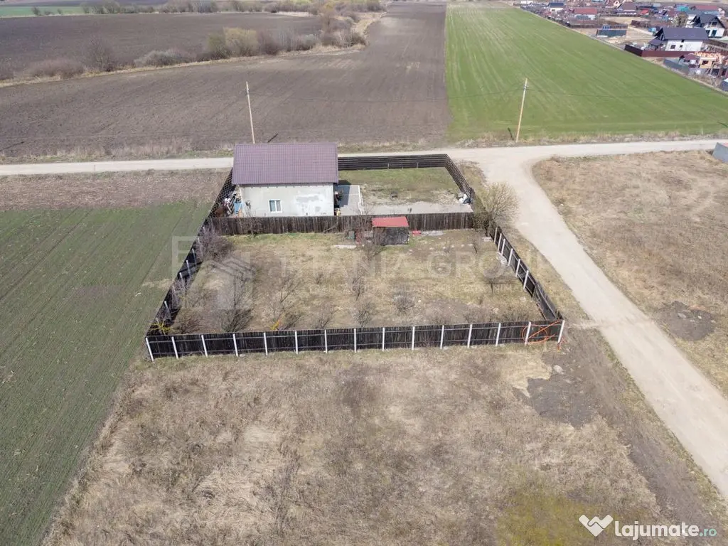 Teren 500 mp, împrejmuit, curent și internet pe teren, ... 