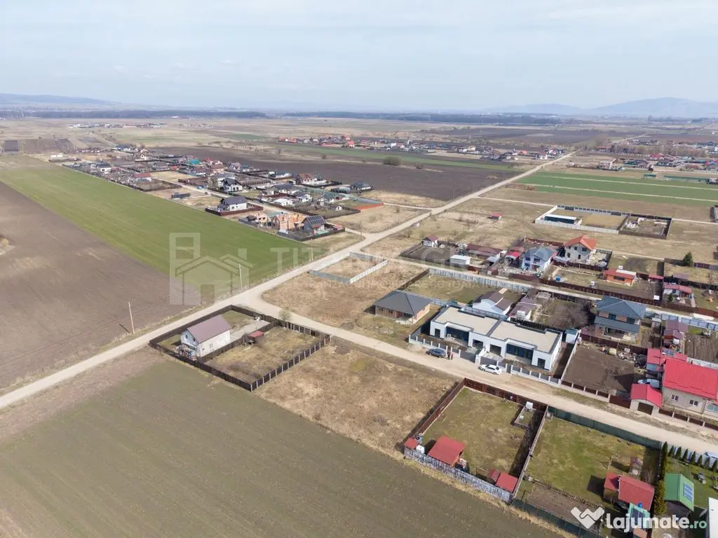 Teren 500 mp, împrejmuit, curent și internet pe teren, ... 