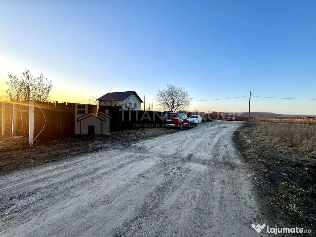 Teren 500 mp, împrejmuit, curent și internet pe teren, ... 