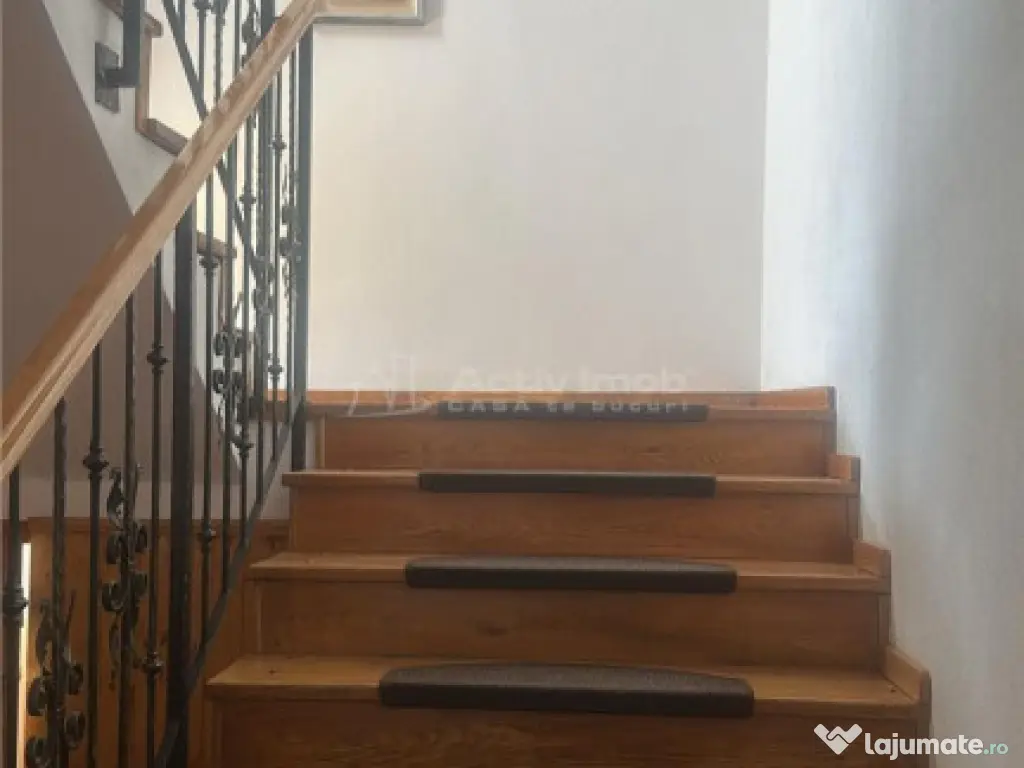 Vila P E M , Moieciu de Jos - Bran ( / /Variante ) 