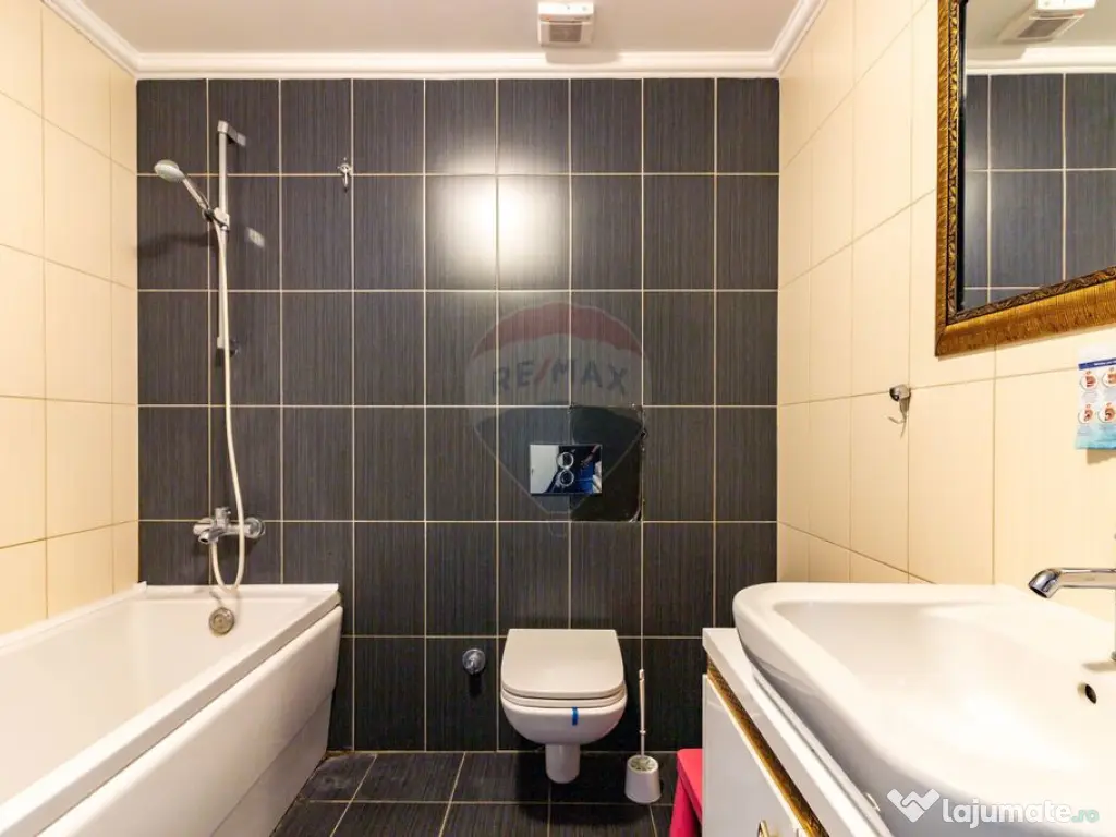 Apartament cu 3 camere de vanzare, langa padure, piscina,... 