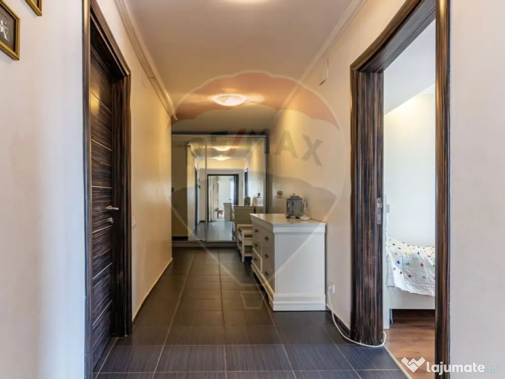 Apartament cu 3 camere de vanzare, langa padure, piscina,... 