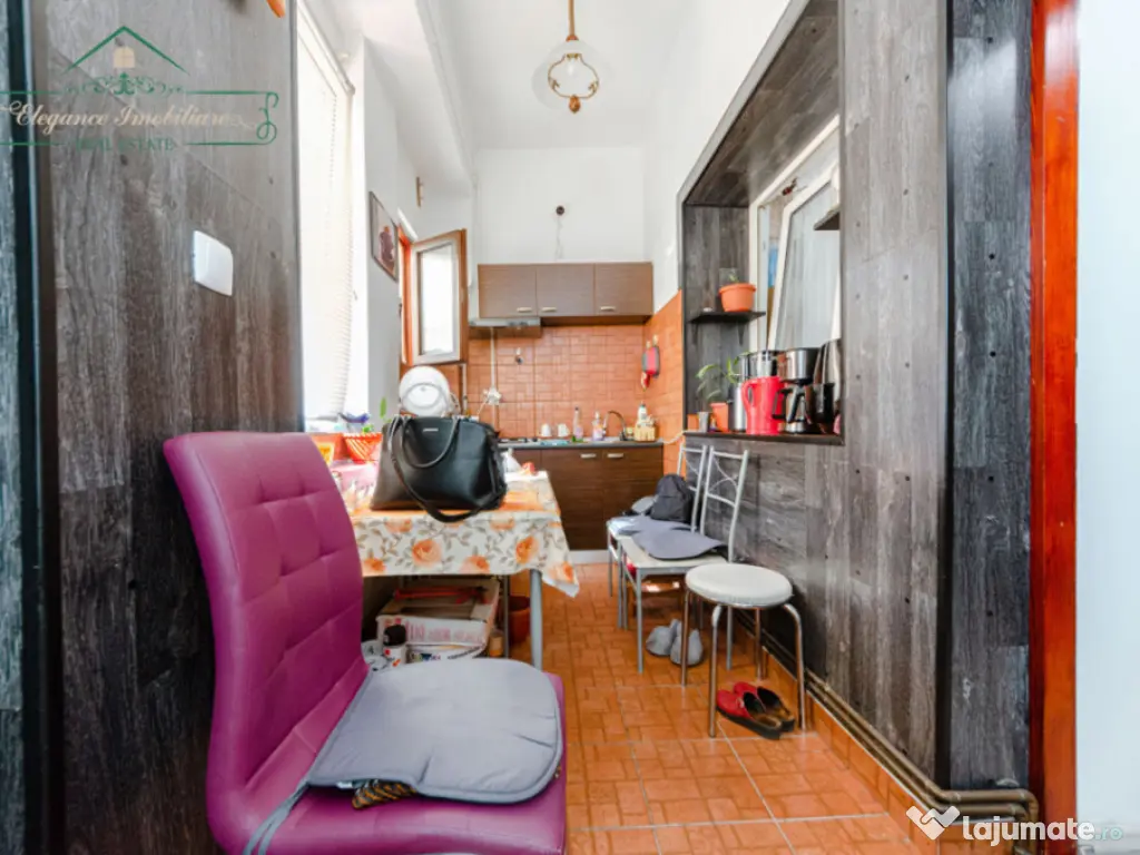 Apartament 2 camere la curte comuna, zona Ultracentrala, Ara 