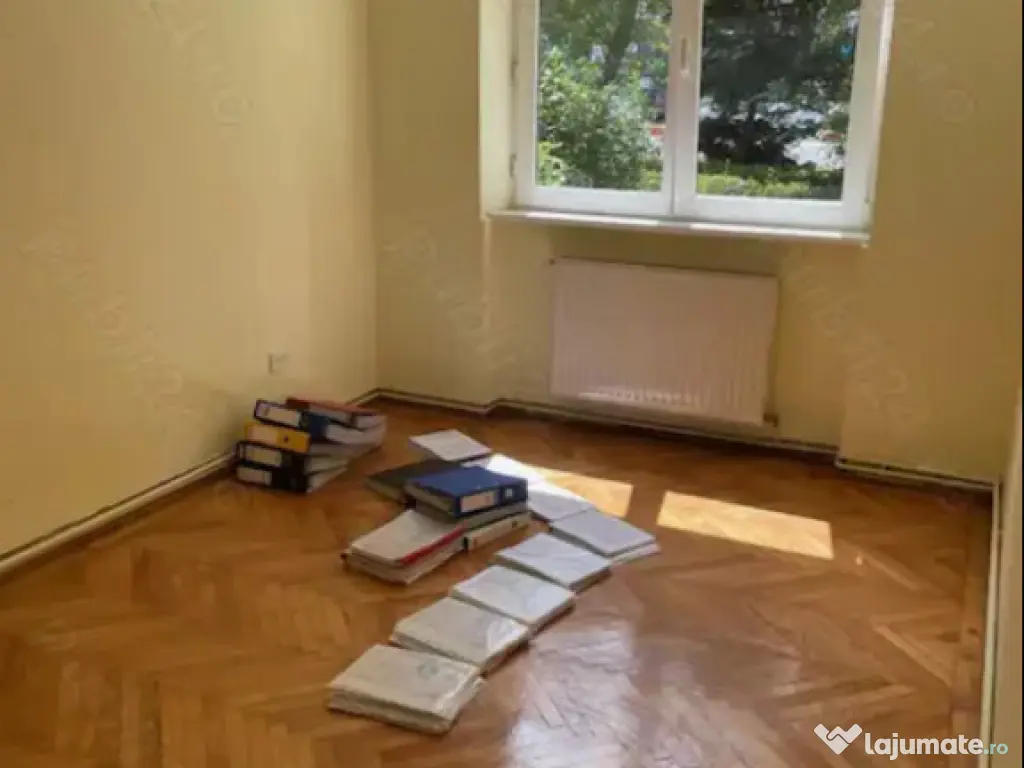 Apartament 3 camere, decomandat - zona Astra 