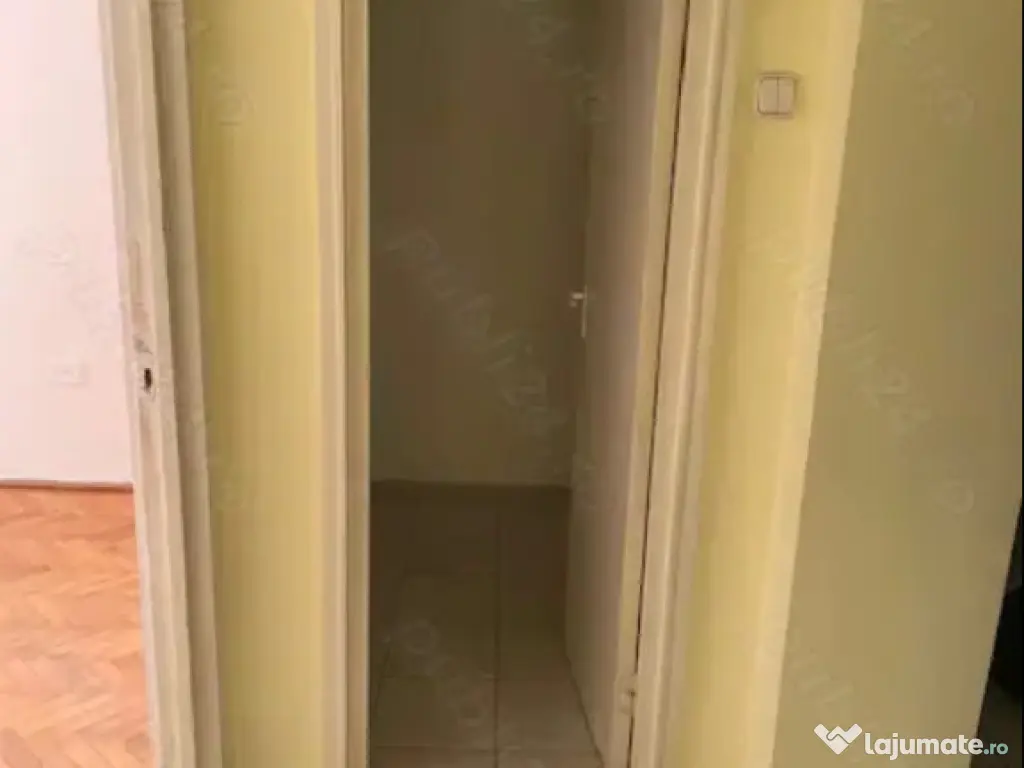 Apartament 3 camere, decomandat - zona Astra 