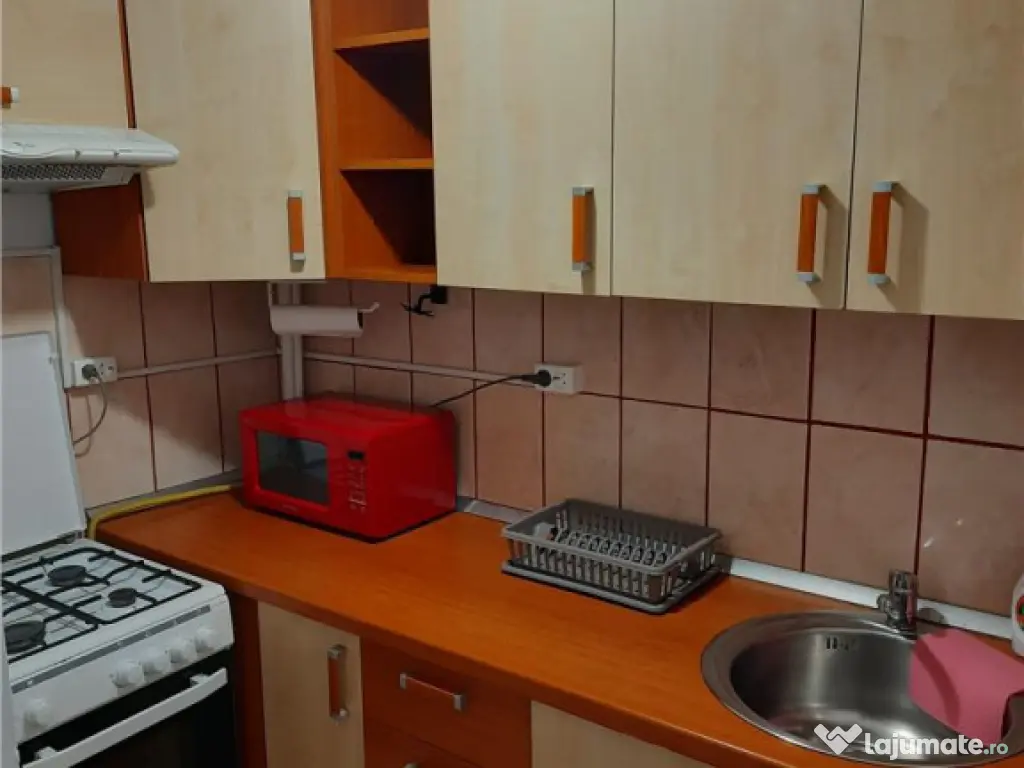 Garsoniera spatioasa zona Astra 