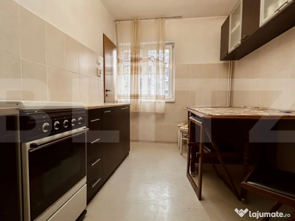 Apartament decomandat cu 3 camere, etaj 1, bloc izolat termi