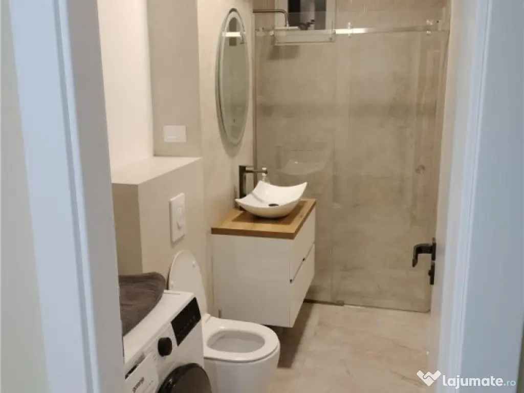 Apartament 3 camere renovat modern cu loc de parcare inclus 