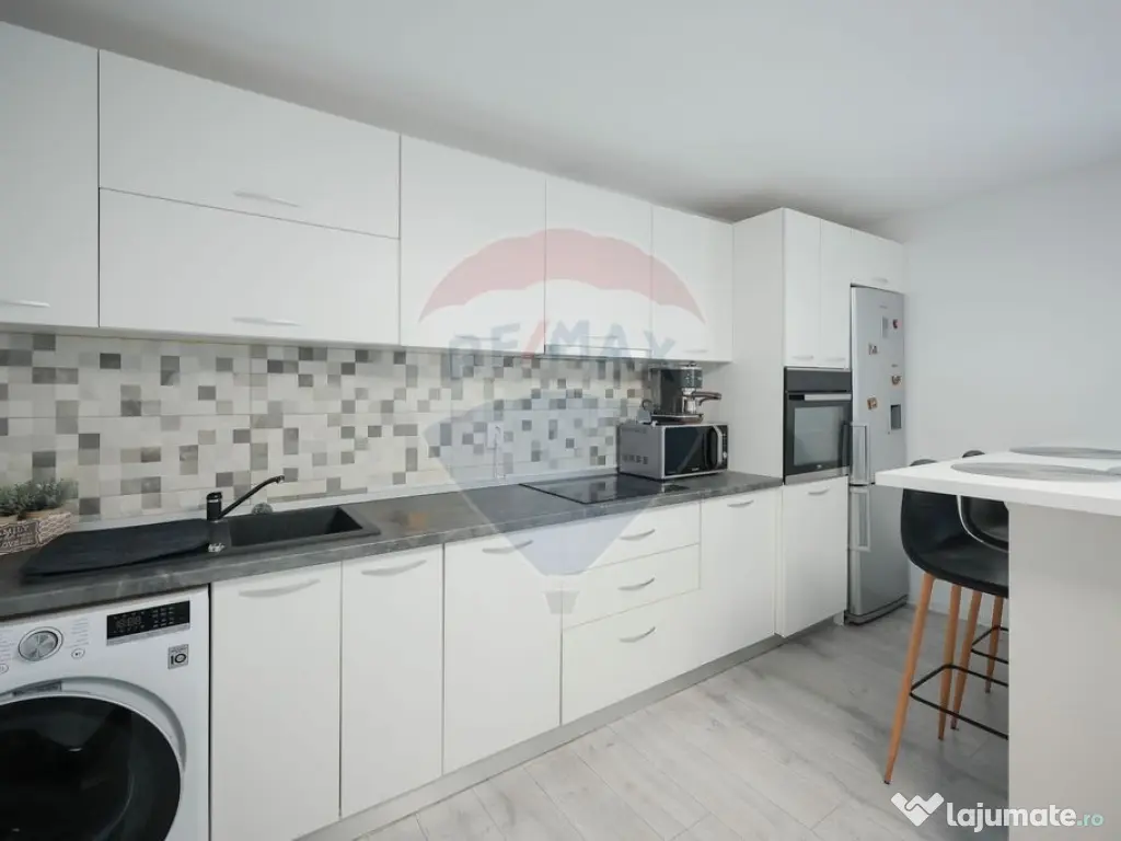 Clădire multifuncțională de vânzare – Strada Mește... 