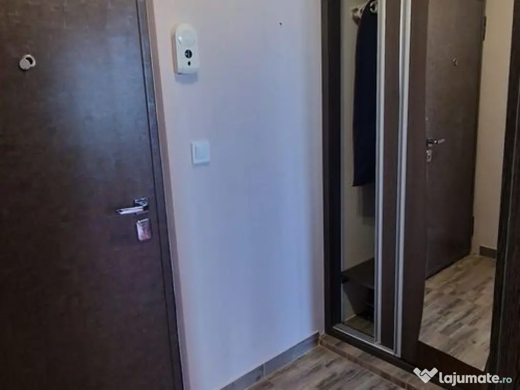 Garsoniera decomandata zona Far. 