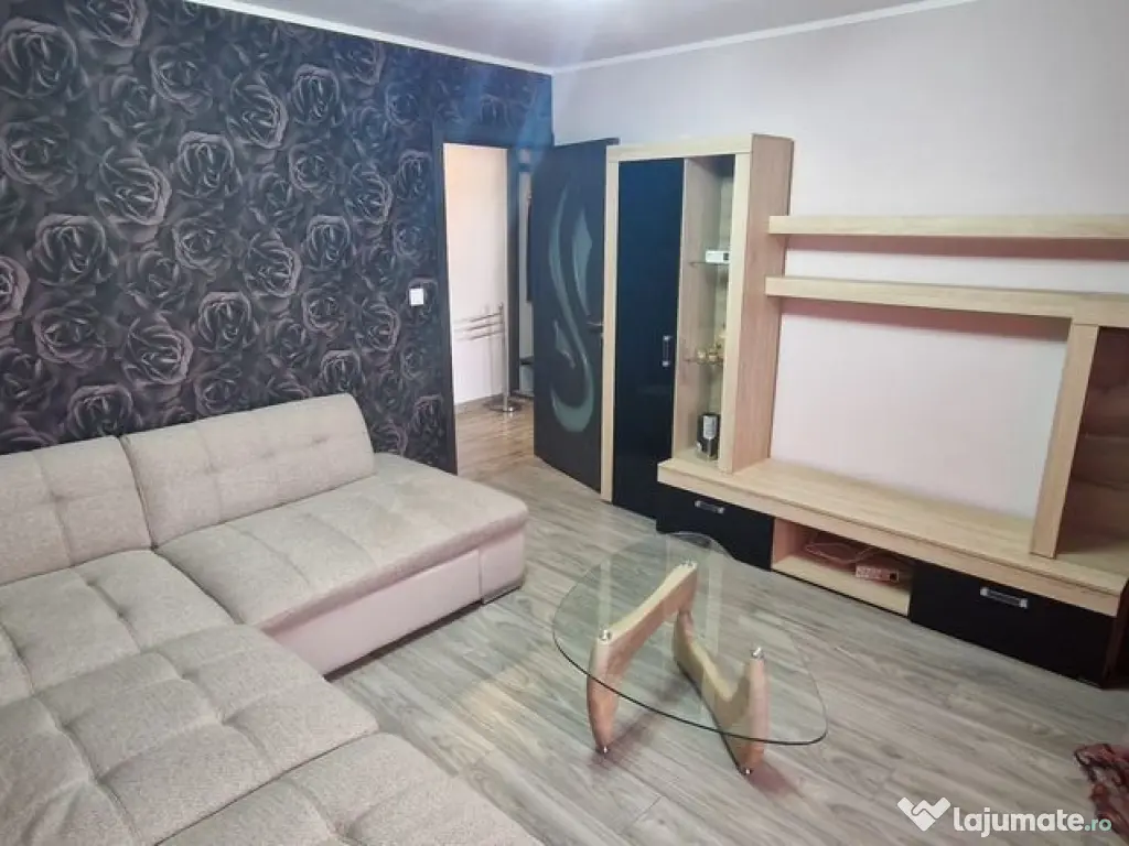 Garsoniera decomandata zona Far.