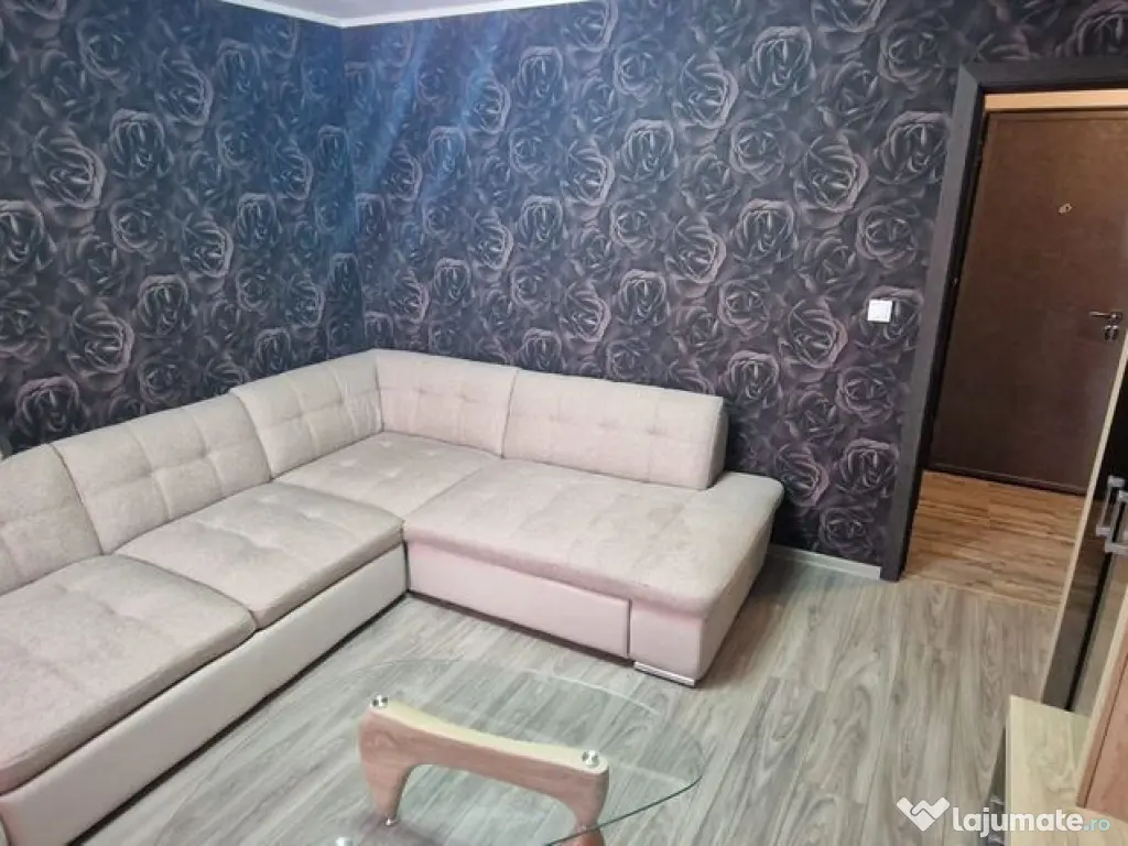 Garsoniera decomandata zona Far.