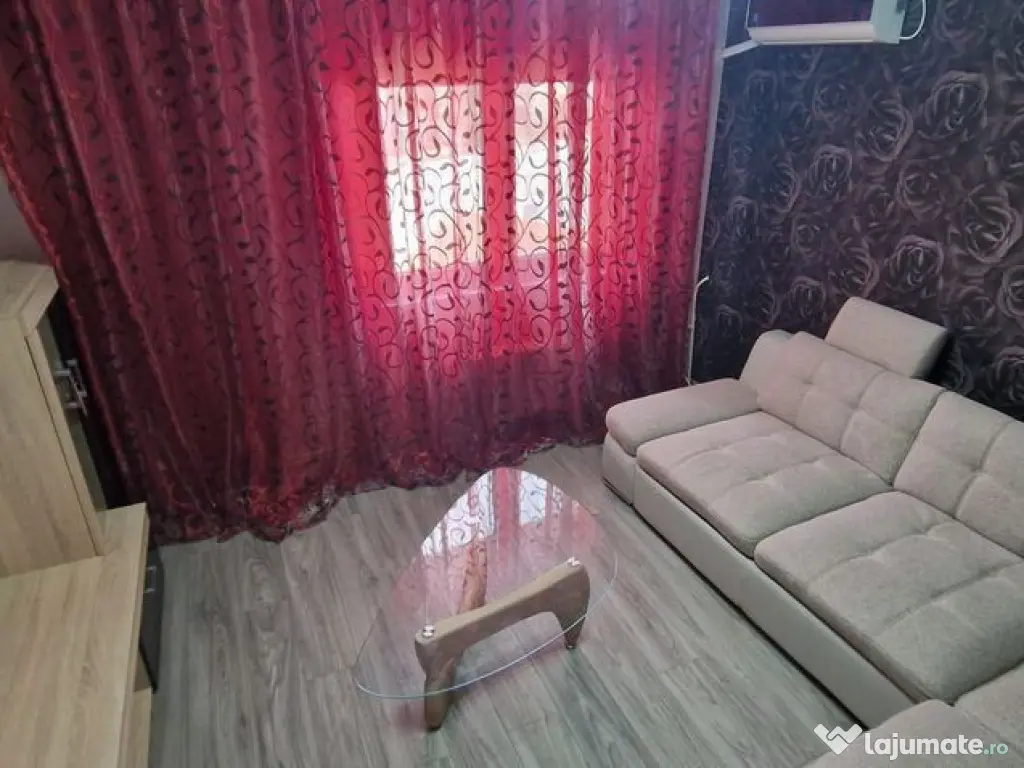 Garsoniera decomandata zona Far.