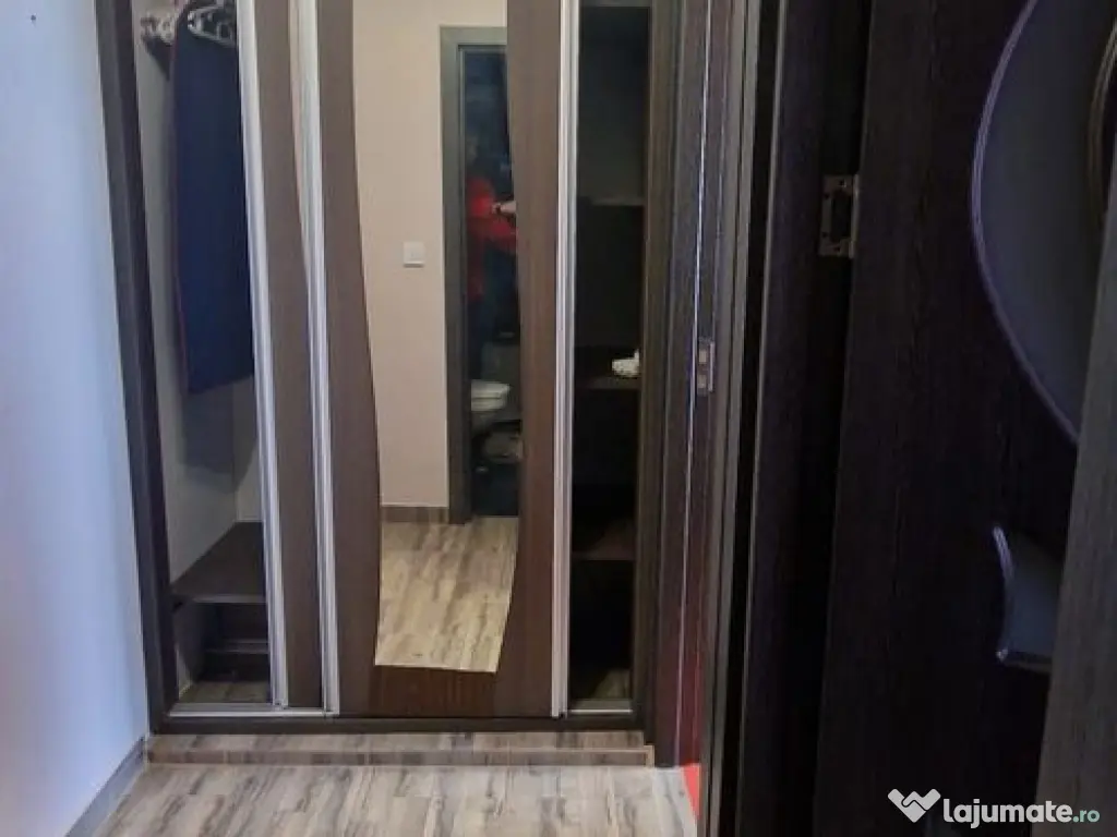 Garsoniera decomandata zona Far.