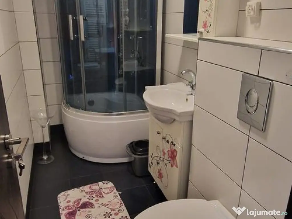 Garsoniera decomandata zona Far.