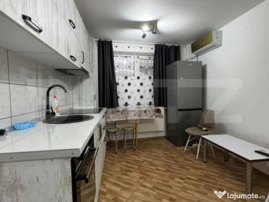 Garsoniera Demisol Metrou Eroii Revolutiei 