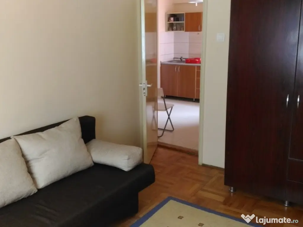 Ocazie vând apartament 2 camere decomandat 