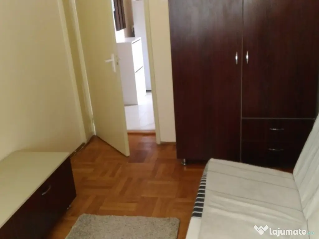 Ocazie vând apartament 2 camere decomandat 