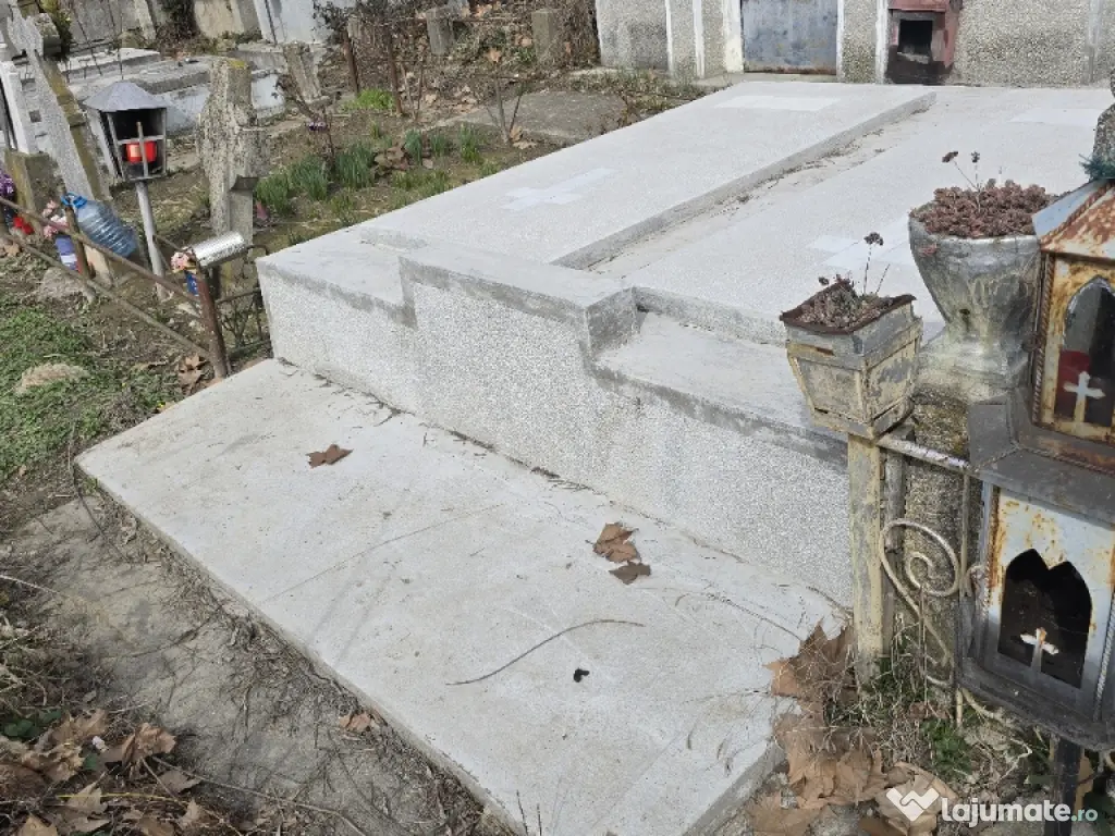 Vand 2 cripte Cimitirul Sfantul Gheorghe Pitesti
