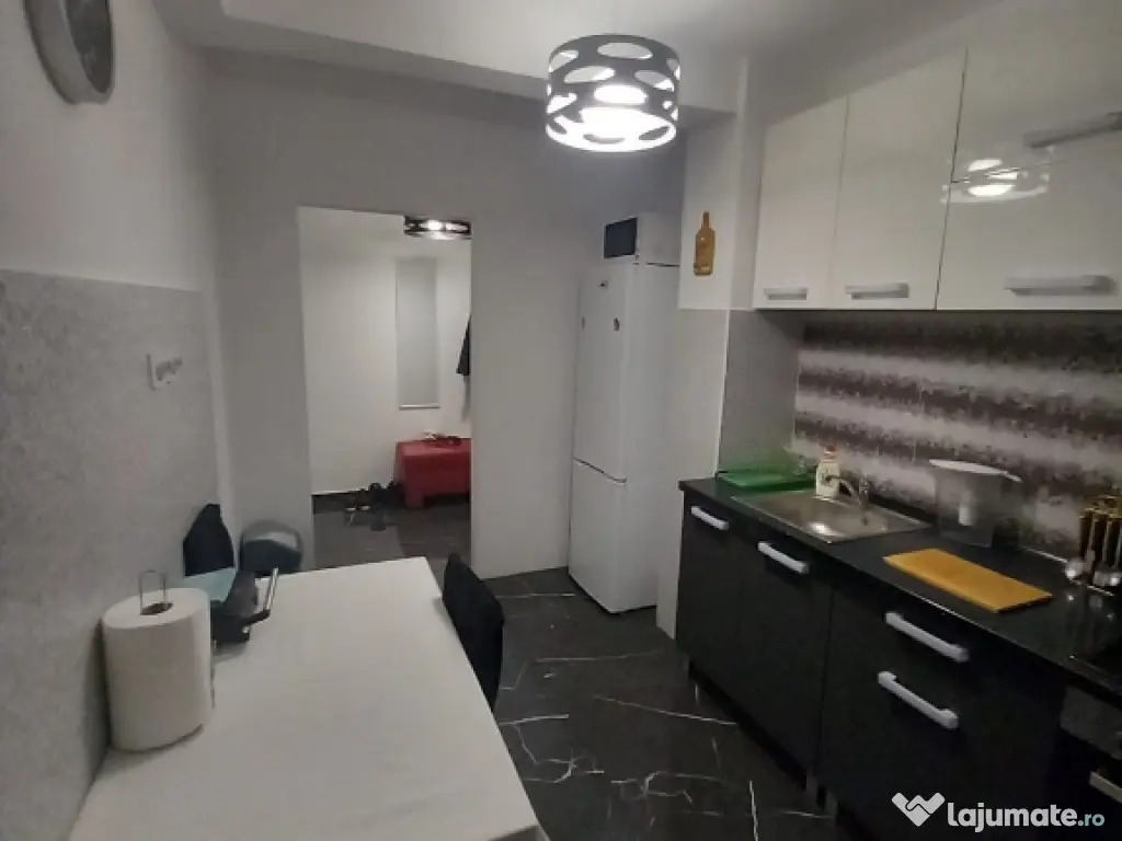 Proprietar închiriez apartament 2 camere  Apărătorii Patriei 