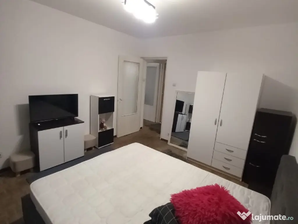 Proprietar închiriez apartament 2 camere  Apărătorii Patriei 