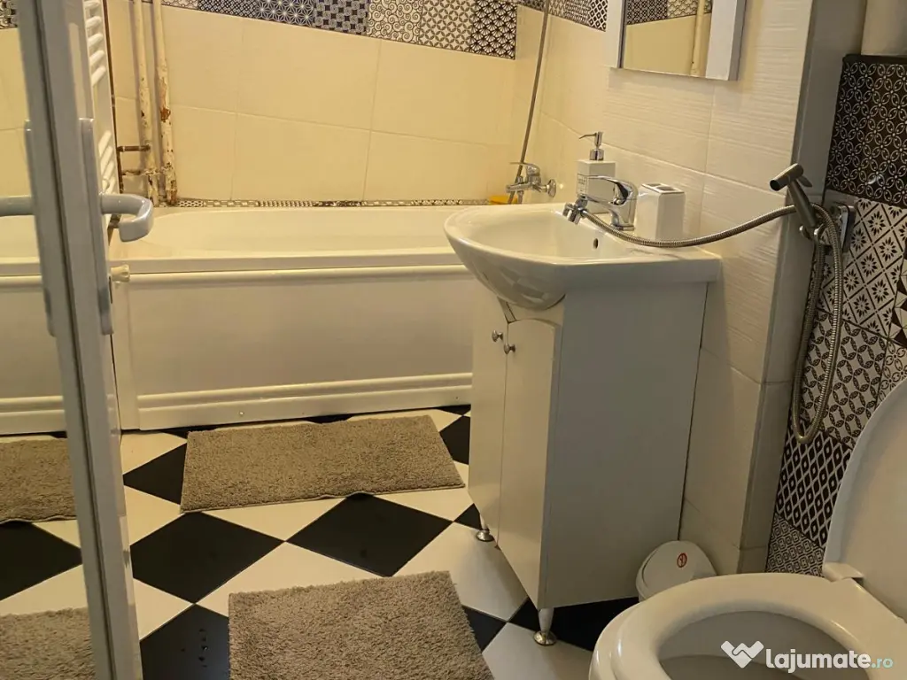 Inchiriez Apartament cu 3 camere in Rogerius Oradea