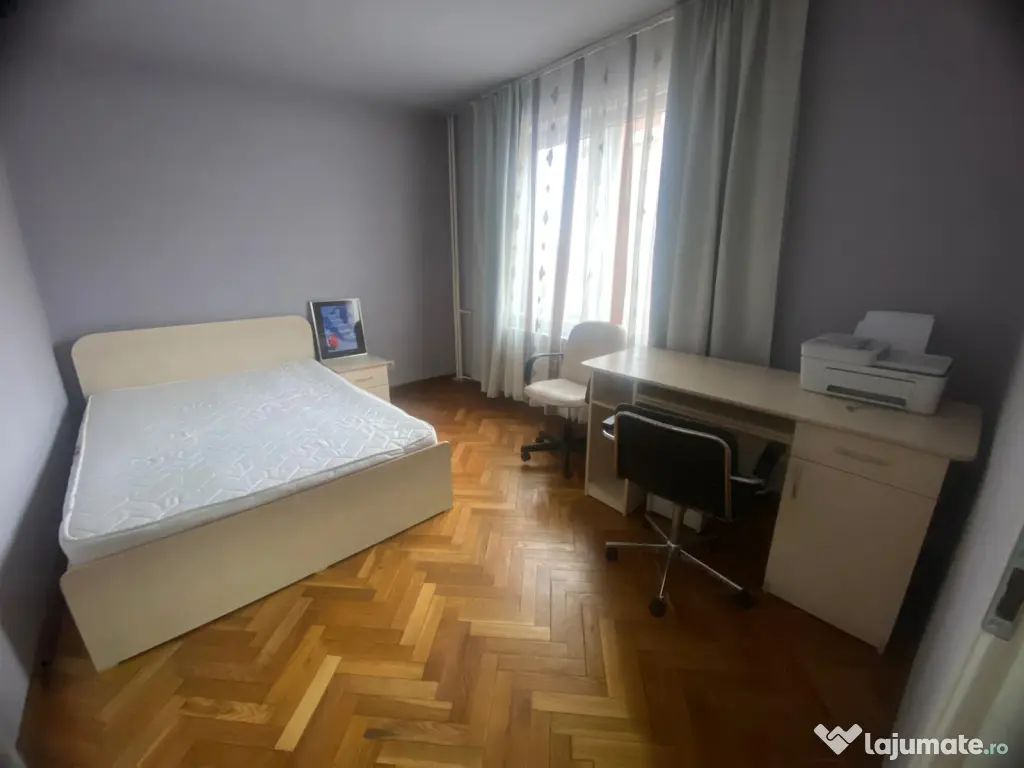 Inchiriez Apartament cu 3 camere in Rogerius Oradea
