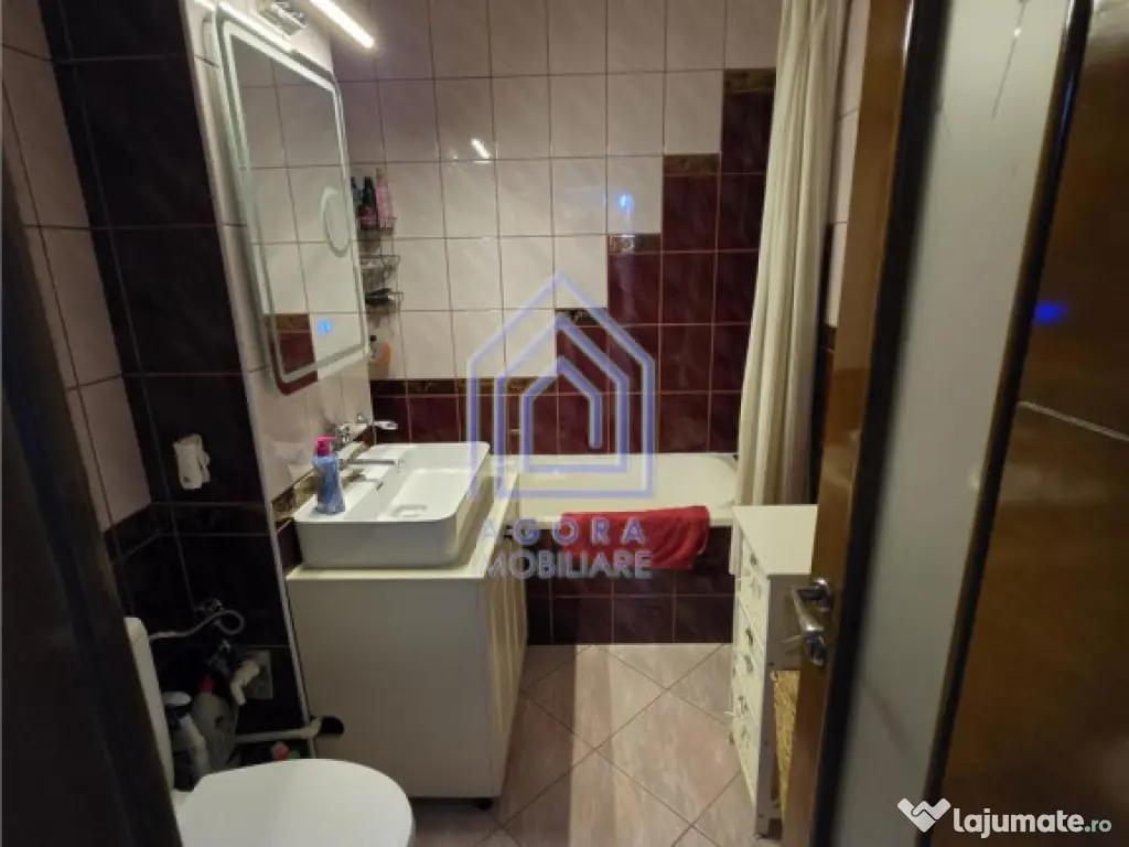 Apartament cu 3 camere - complet mobilat si utilat 