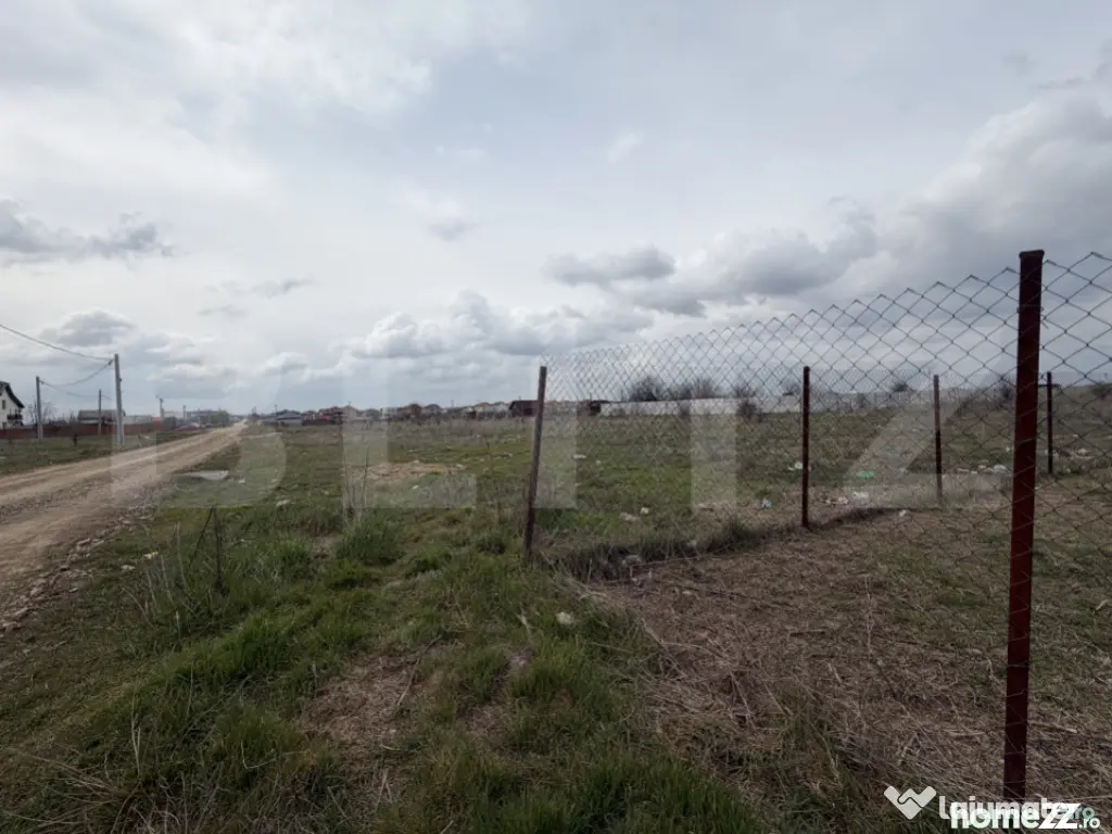 Teren intravilan mixt-industrie, depozite, servicii, 800 mp 
