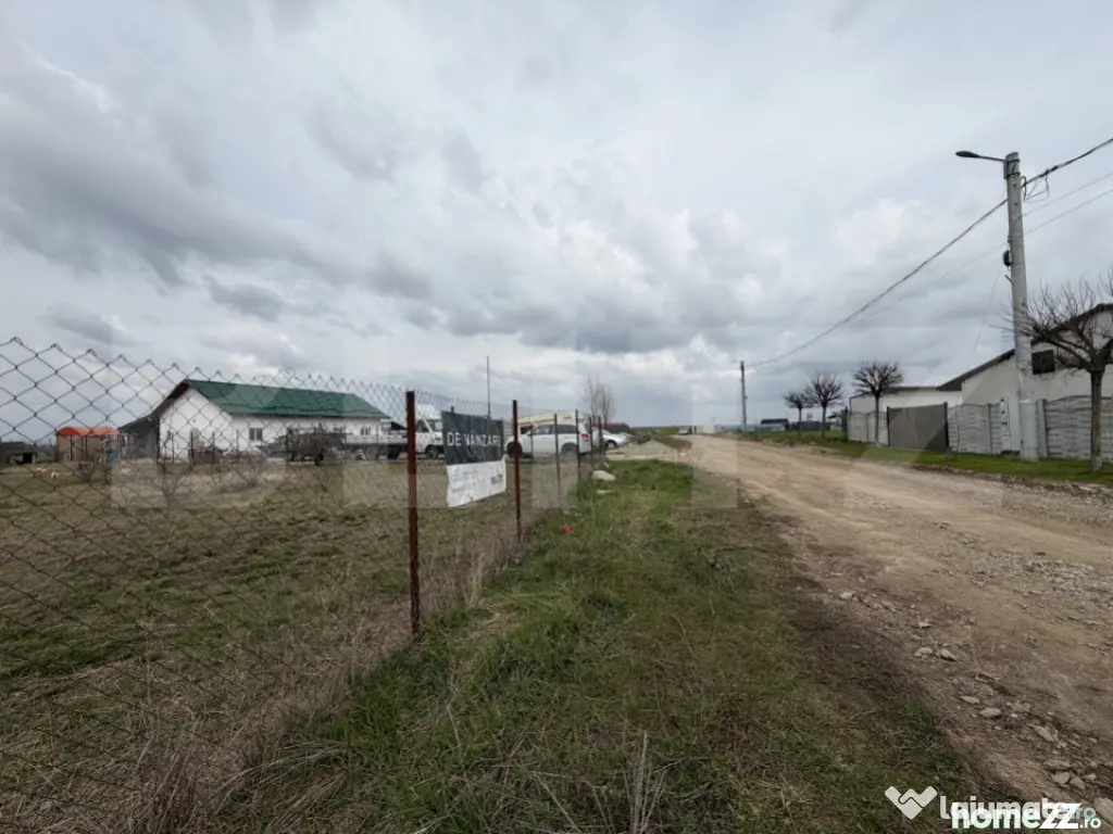 Teren intravilan mixt-industrie, depozite, servicii, 800 mp 