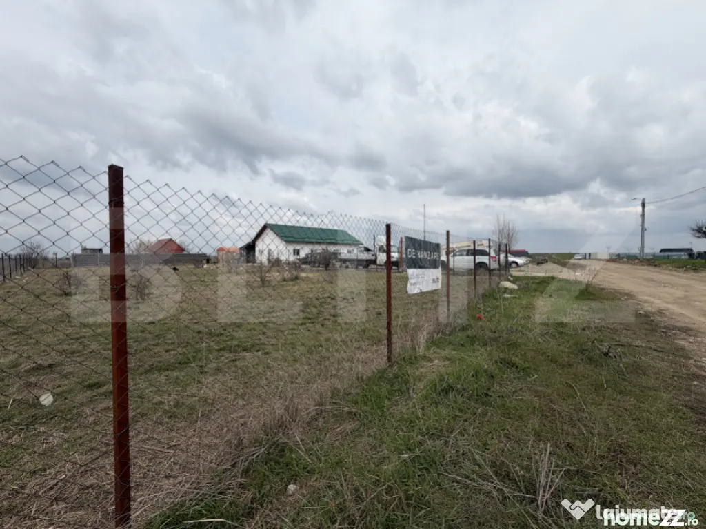 Teren intravilan mixt-industrie, depozite, servicii, 800 mp 