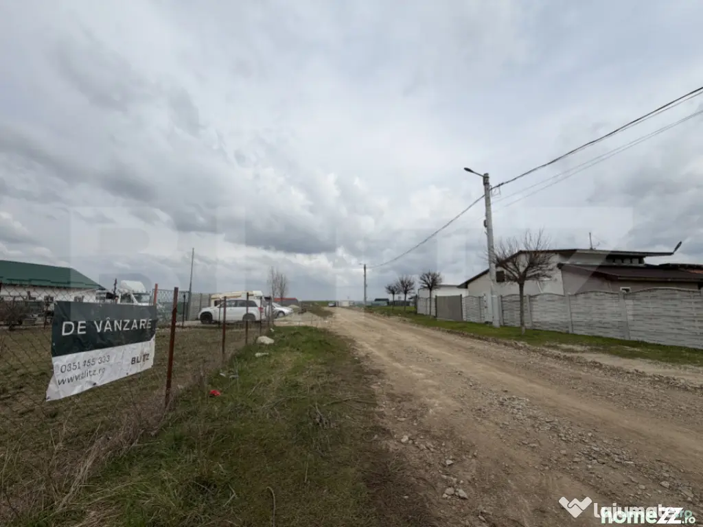 Teren intravilan mixt-industrie, depozite, servicii, 800 mp 