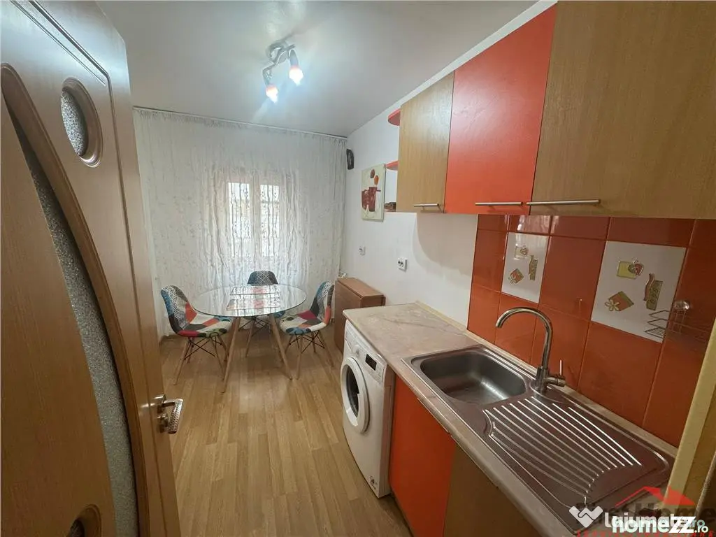 Ap 2 cam, etaj 1, parcare, central - POMPIERI